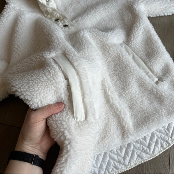 Athleta Cozy Sherpa Snap
Sweatshirt in Ivory - Size XS - Picture 6 of 10